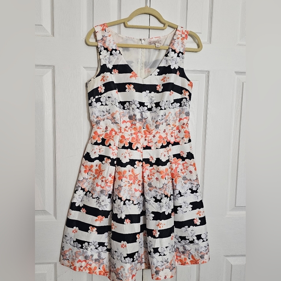 FLORAL DRESS - Picture 1 of 3